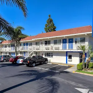 https://motel-6-denver-airport.seedenverhotels.com